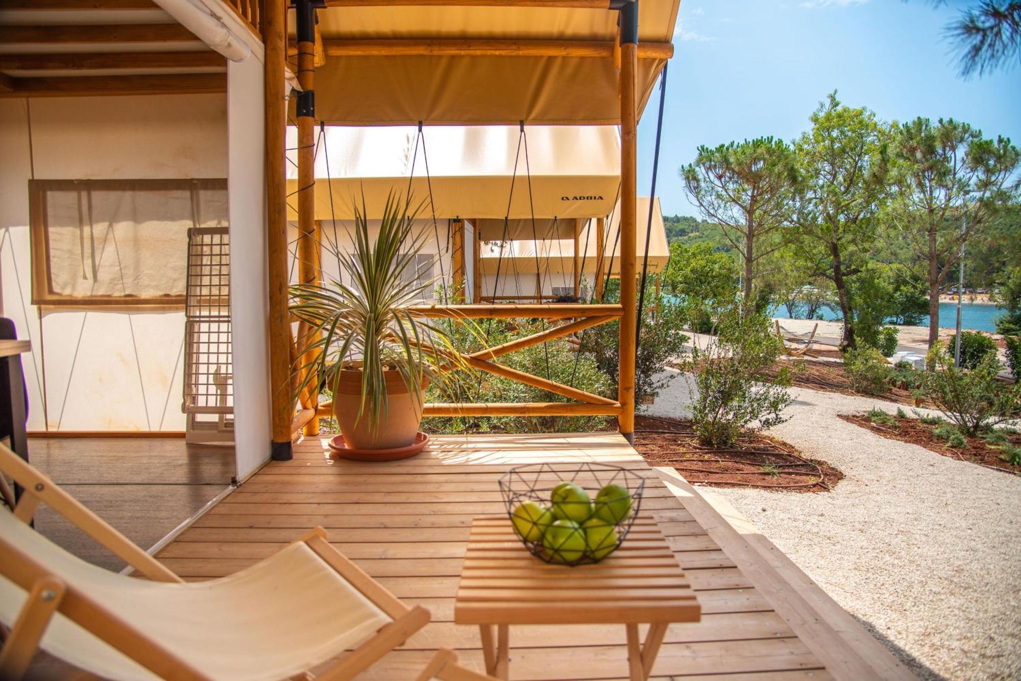 Arena One 99 Glamping Hotel Pomer Bagian luar foto