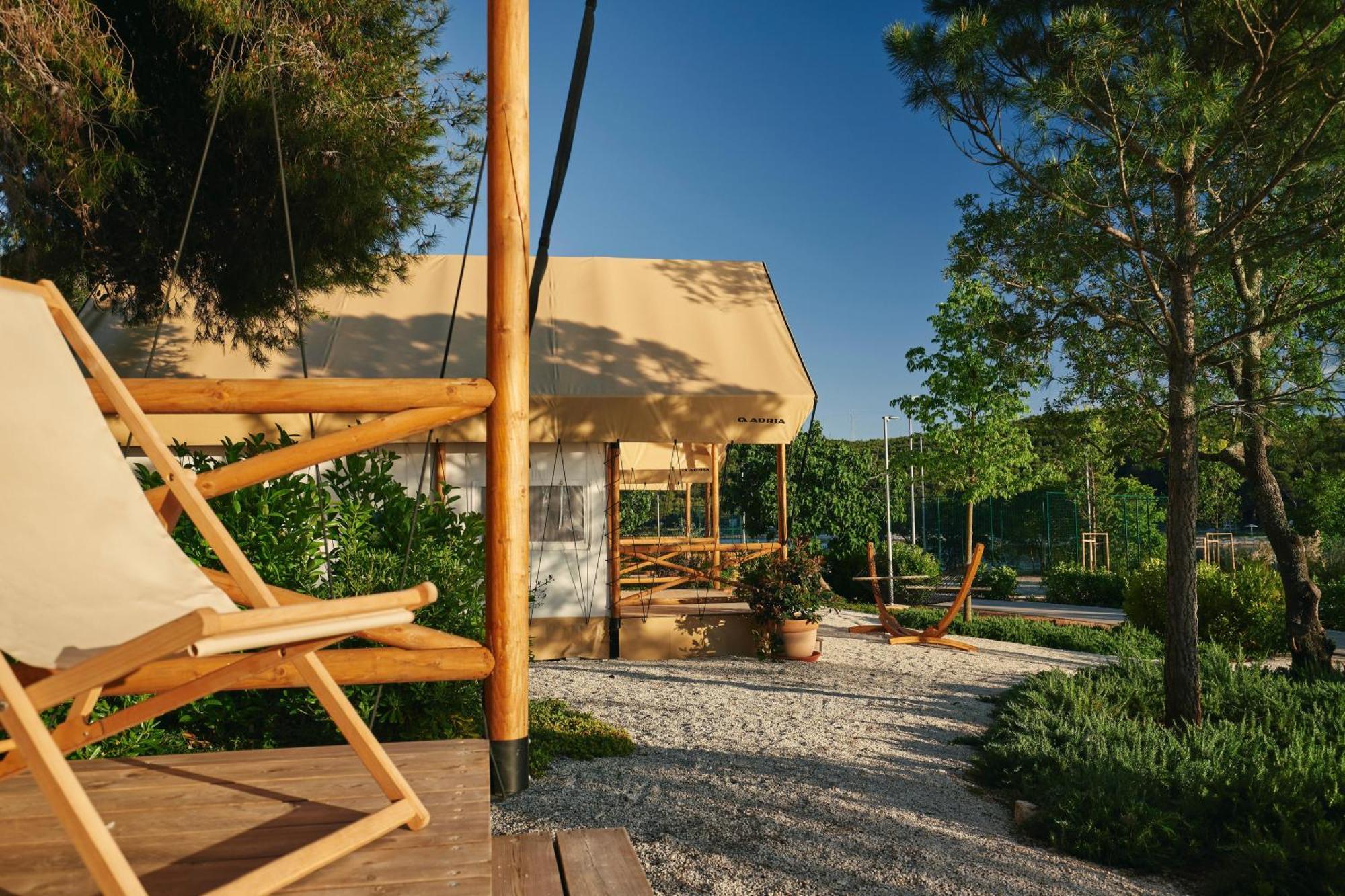 Arena One 99 Glamping Hotel Pomer Bagian luar foto