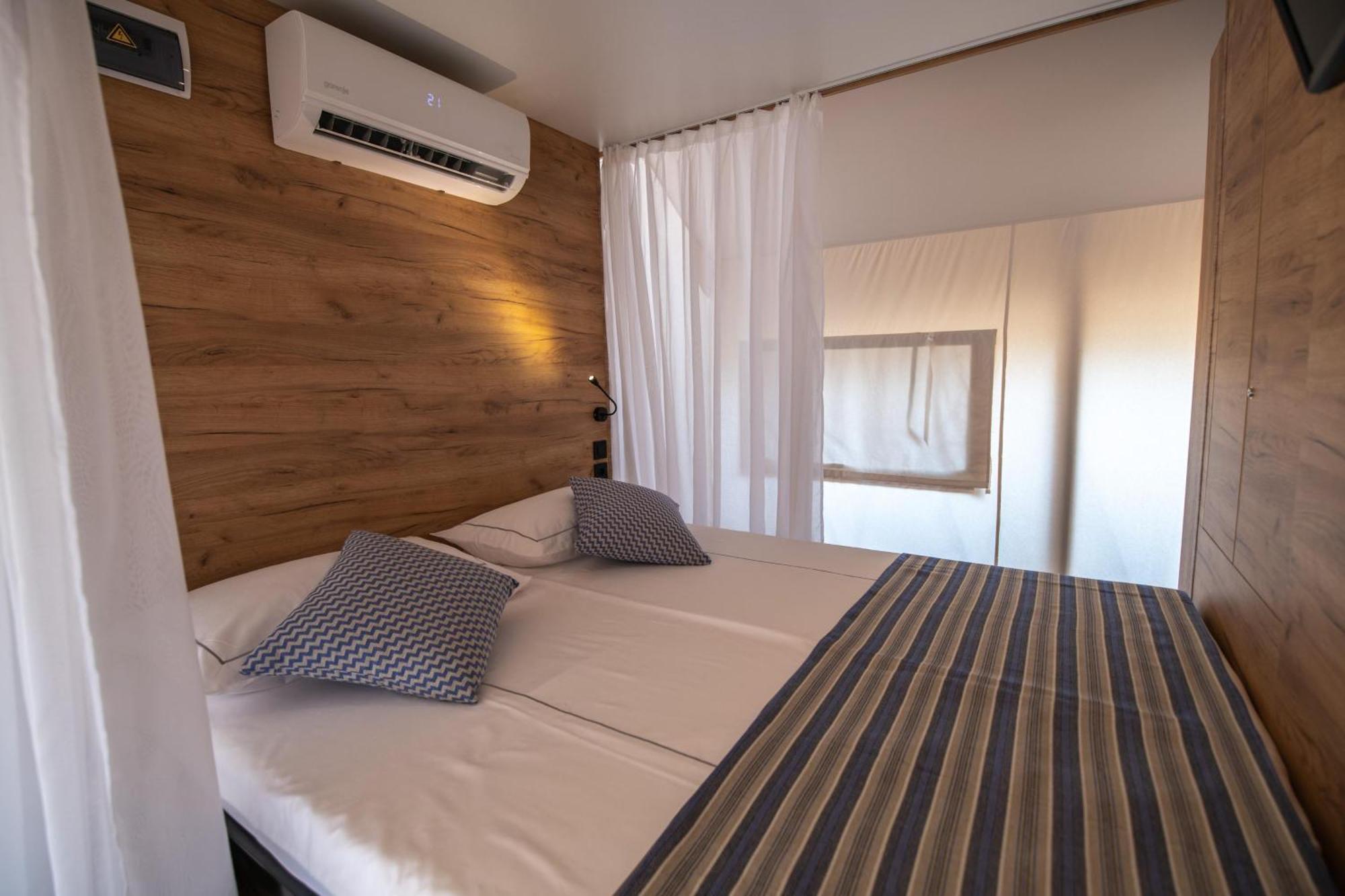 Arena One 99 Glamping Hotel Pomer Bagian luar foto
