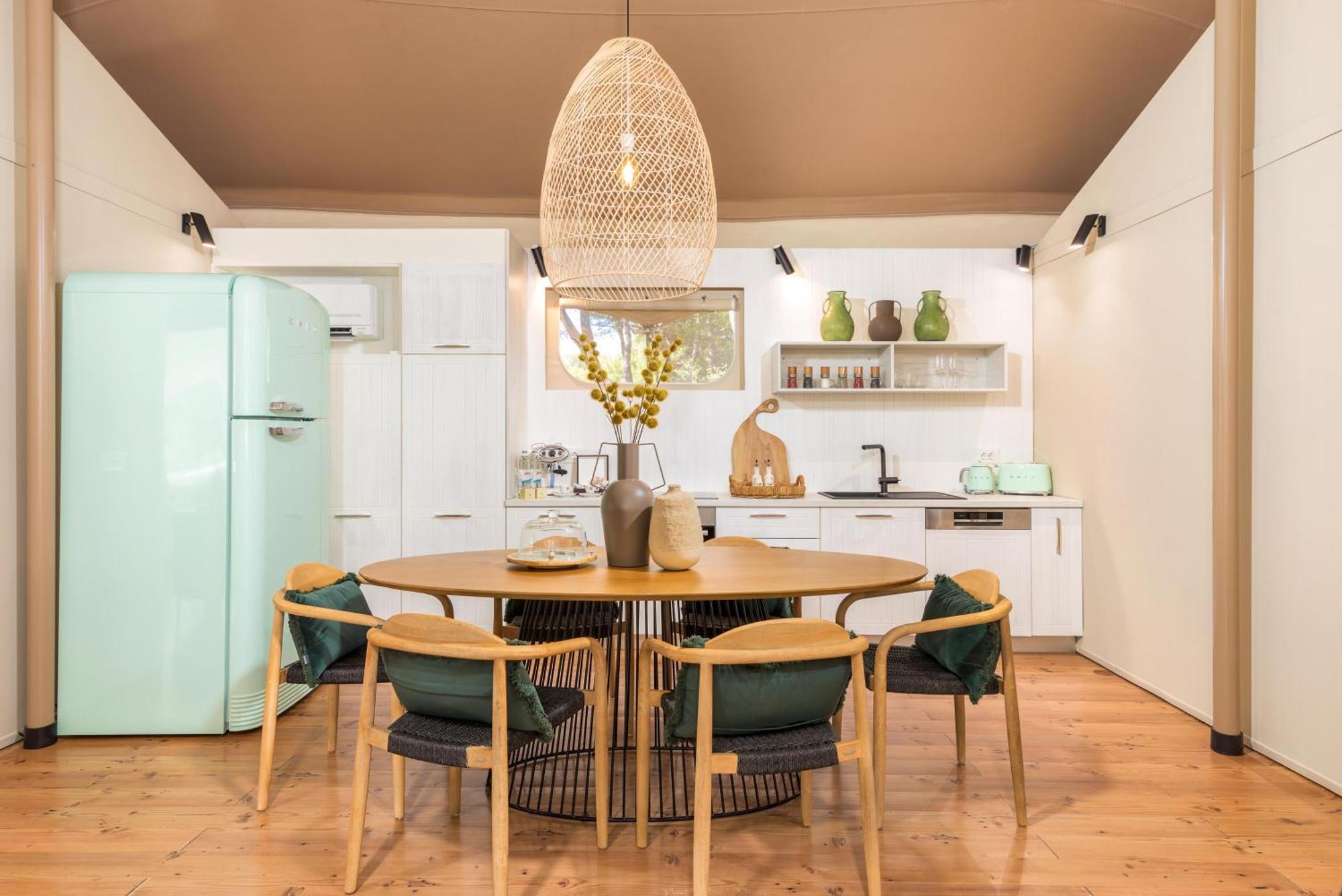 Arena One 99 Glamping Hotel Pomer Bagian luar foto
