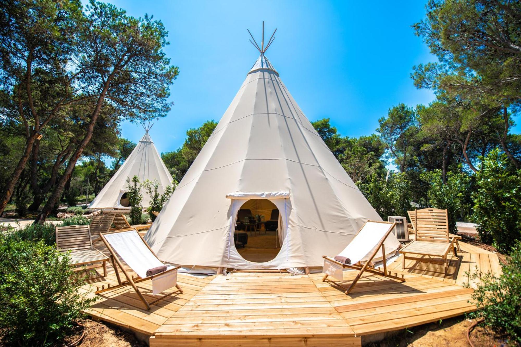 Arena One 99 Glamping Hotel Pomer Bagian luar foto