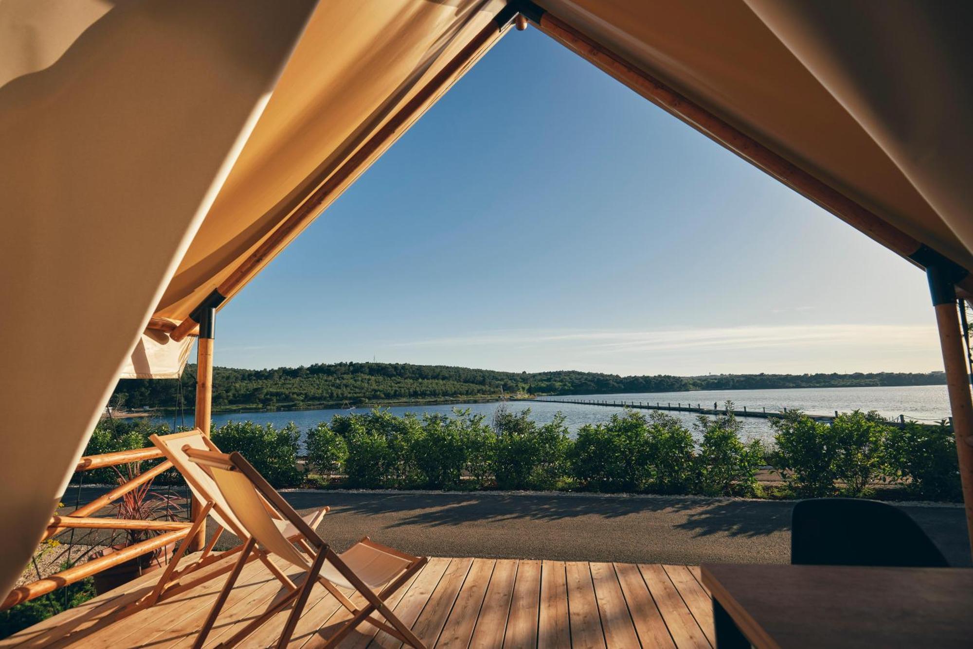 Arena One 99 Glamping Hotel Pomer Bagian luar foto