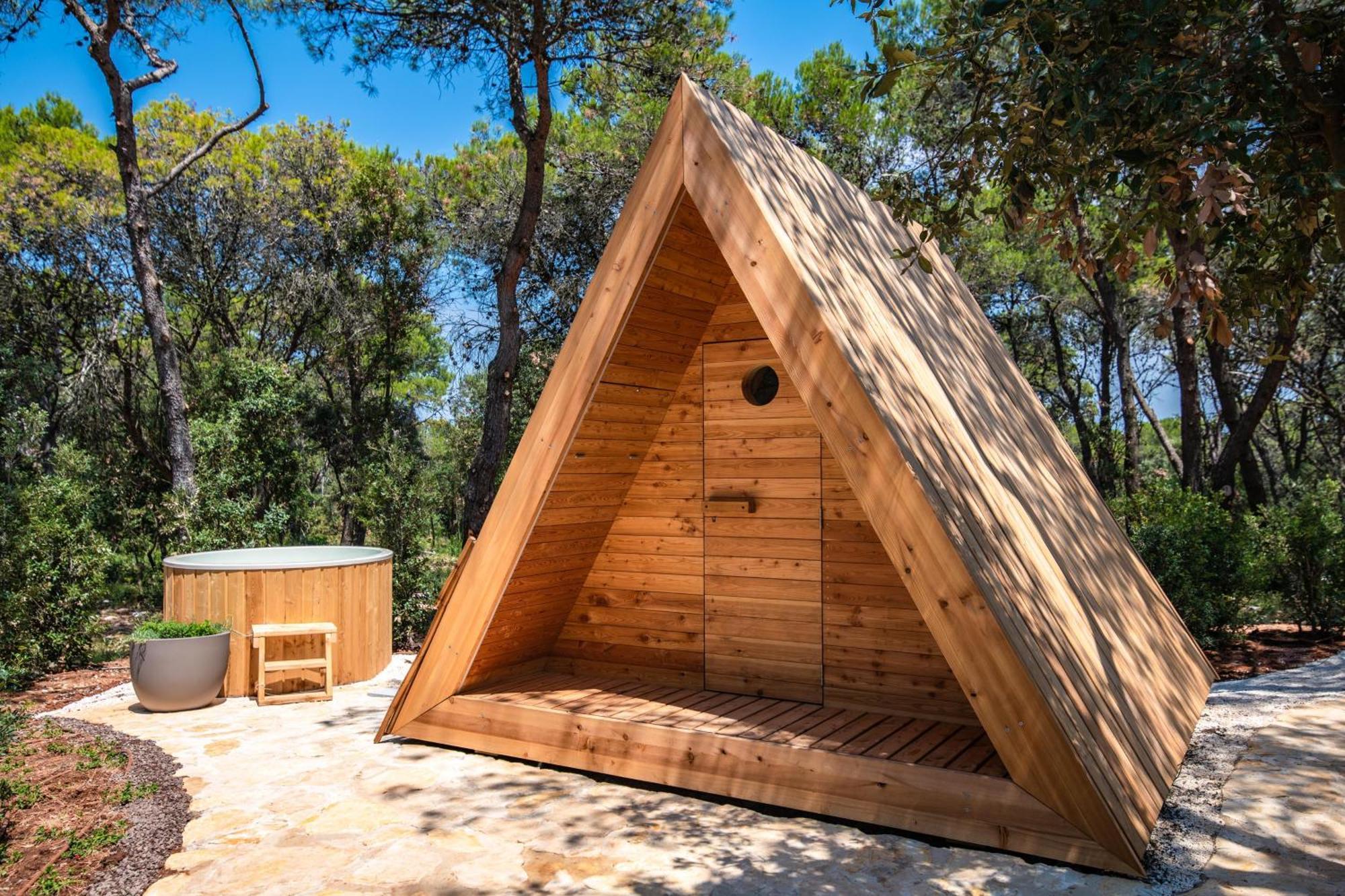 Arena One 99 Glamping Hotel Pomer Bagian luar foto